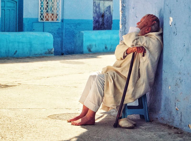 Marokko Chefchaouen man blauwe stad