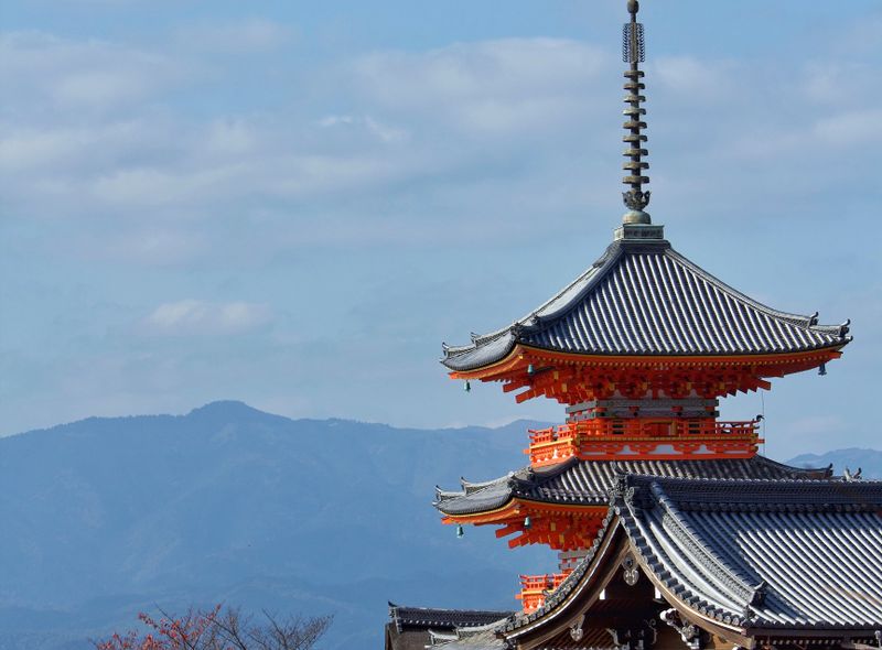 Kyoto - https://unsplash.com/photos/jhUiIcRB_Po