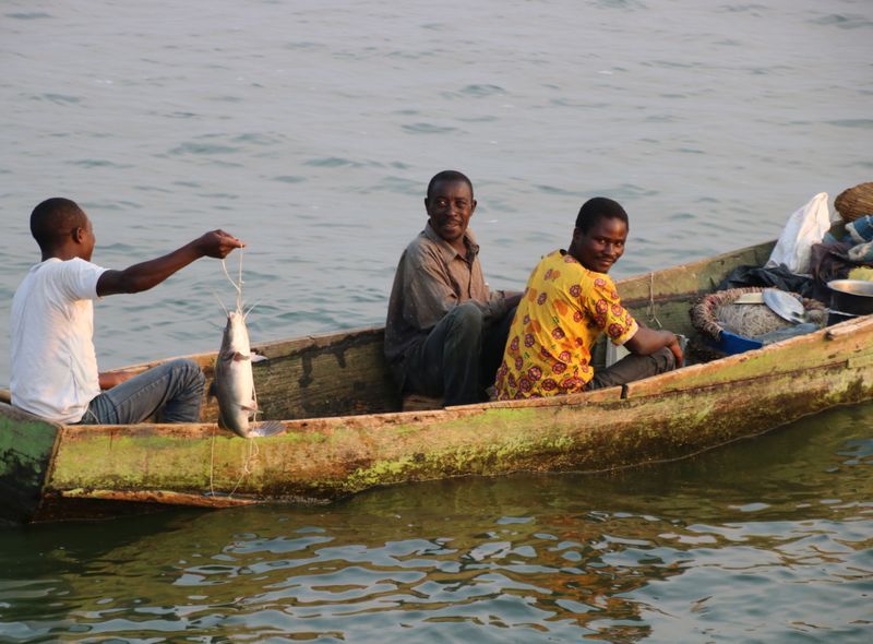 Oeganda en Rwanda vissers boottocht