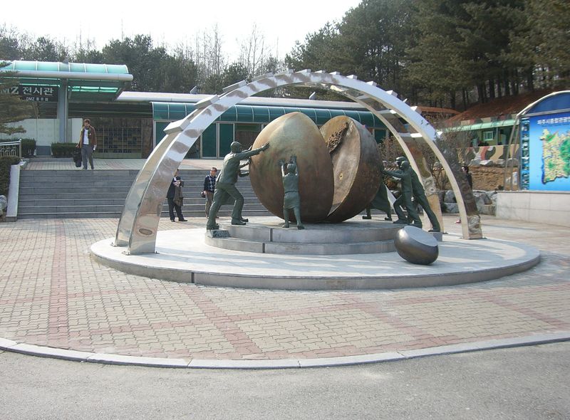 DMZ - https://pixabay.com/photos/south-korea-north-korea-dmz-korea-239106/