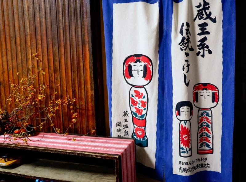 Japan - Onsen - https://unsplash.com/photos/VKhvpeQ5m3g