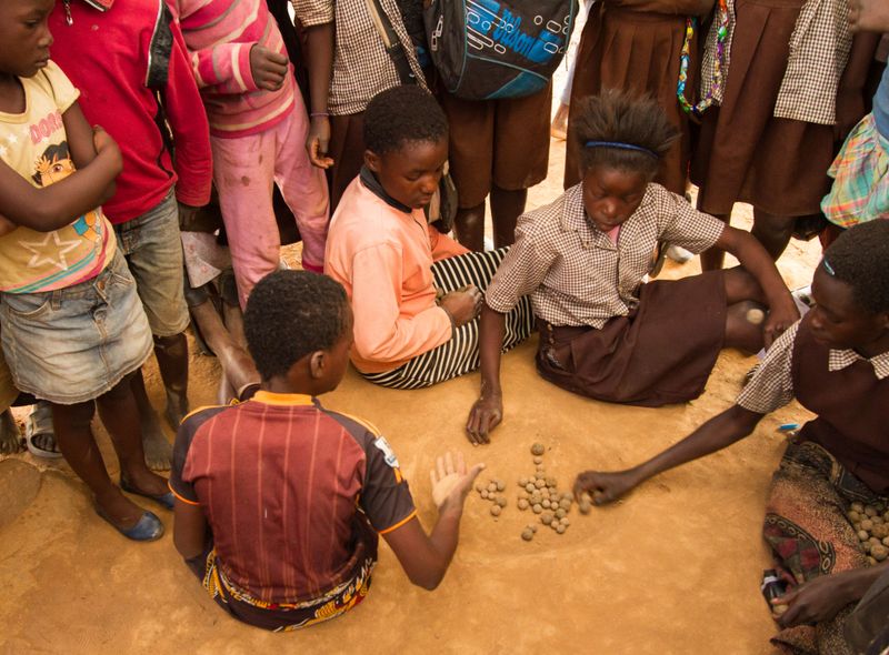 Zambia Kabwe Tikondane Community Centre spelletje spelen in groep