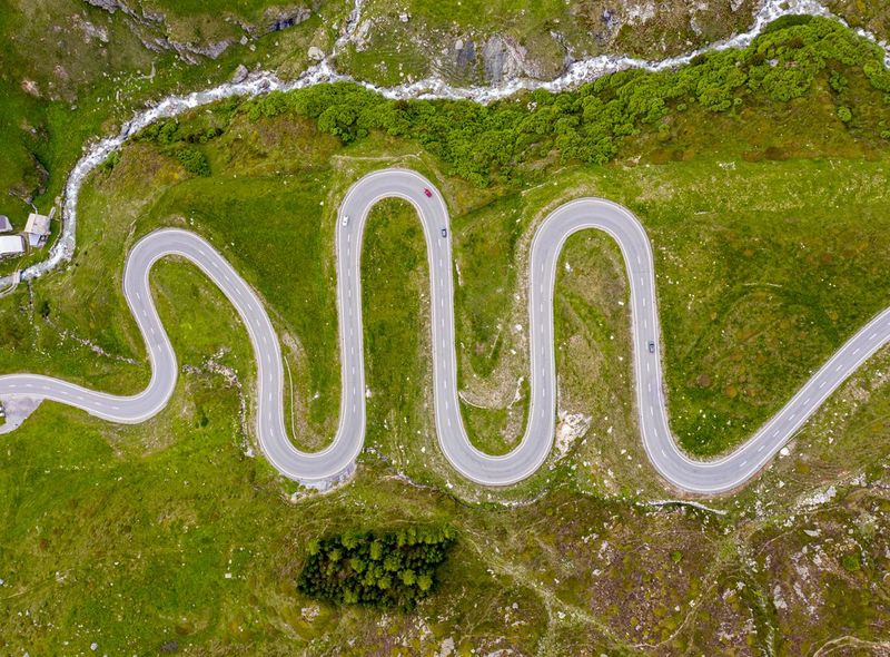 rondreis zwitserland roadtrip campervan kampeerbusje alpen 