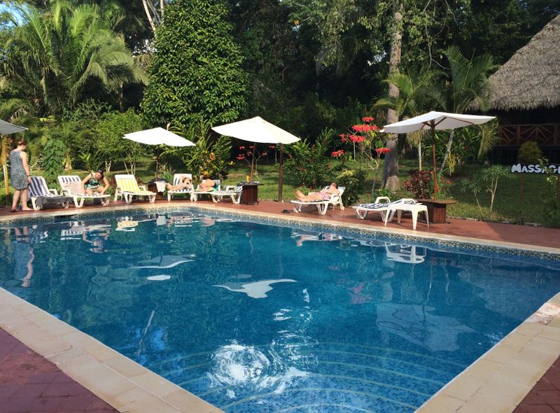 zwembad Puerto Maldonado - corto Maltes lodge