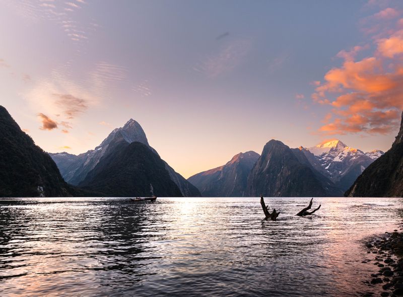 Milford Sound - Joffrey VDB