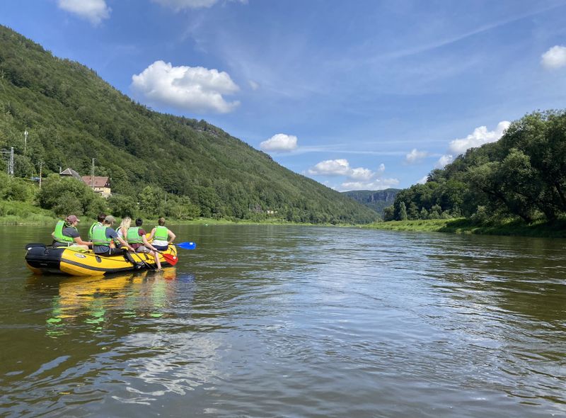 Afwisselende activiteiten: fietsen, rafting, via ferrata, boottocht, downhill mountainbiken, aquapark, …