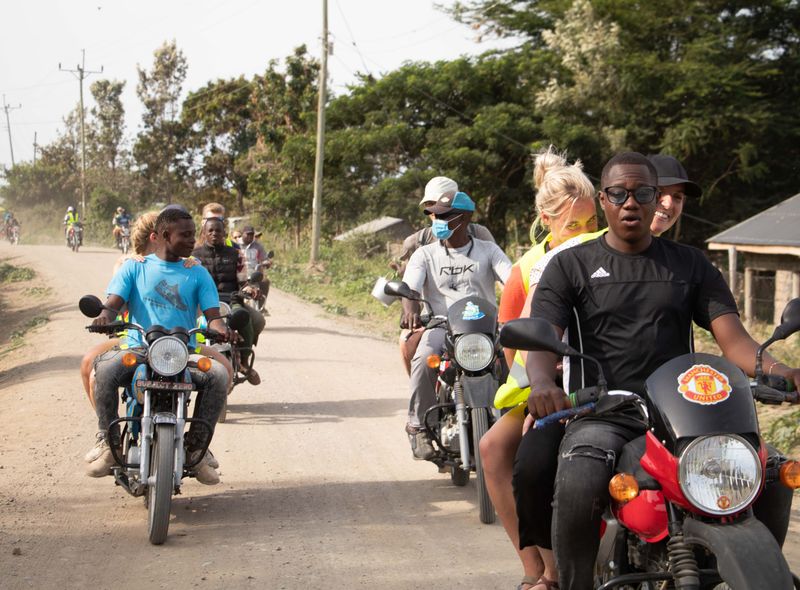 Groepsreis Kenia Mfangano Island  verkennen op de motor