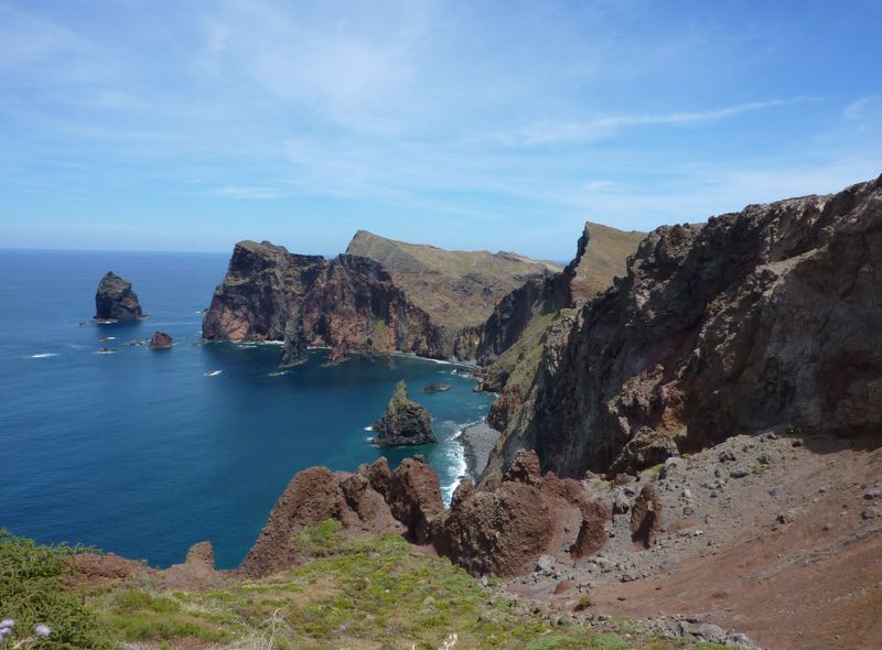 Ruige kusten, steile kliffen en diepe ravijnen