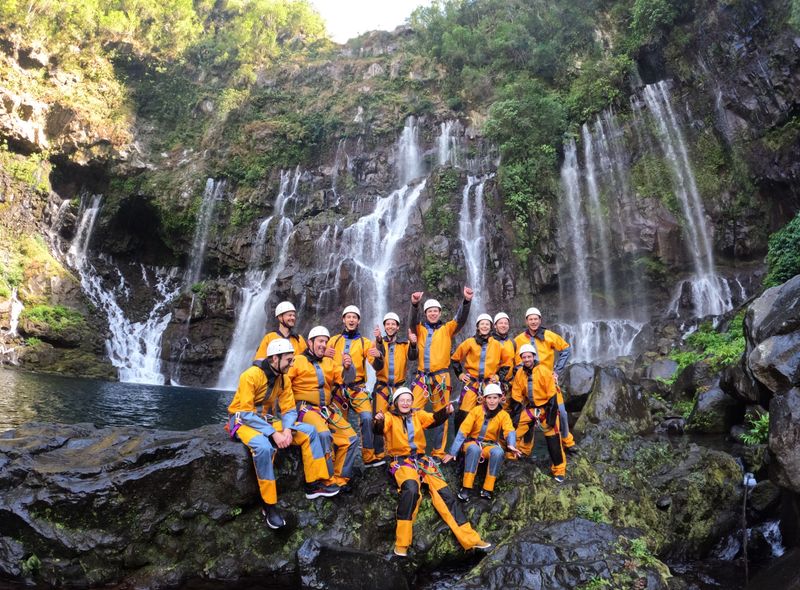 Groepsreis Réunion actie tijdens een canyoning in Langevin