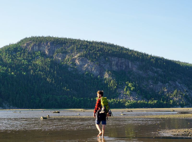 Wandelen op in se Fjord du Saguenay bij laagtij