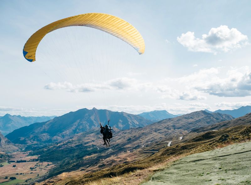 Groepsreizen Nieuw-Zeeland paragliden in Queenstown