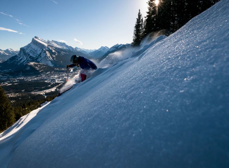 Skiër op Mt Norquay Banff