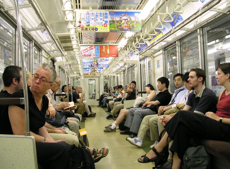 Metro in Tokyo op reis met Joker