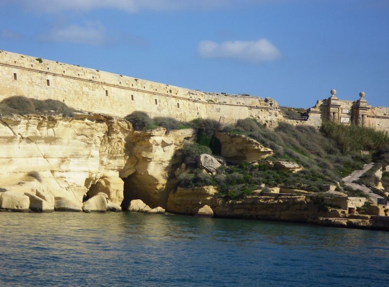 Fort Manoel