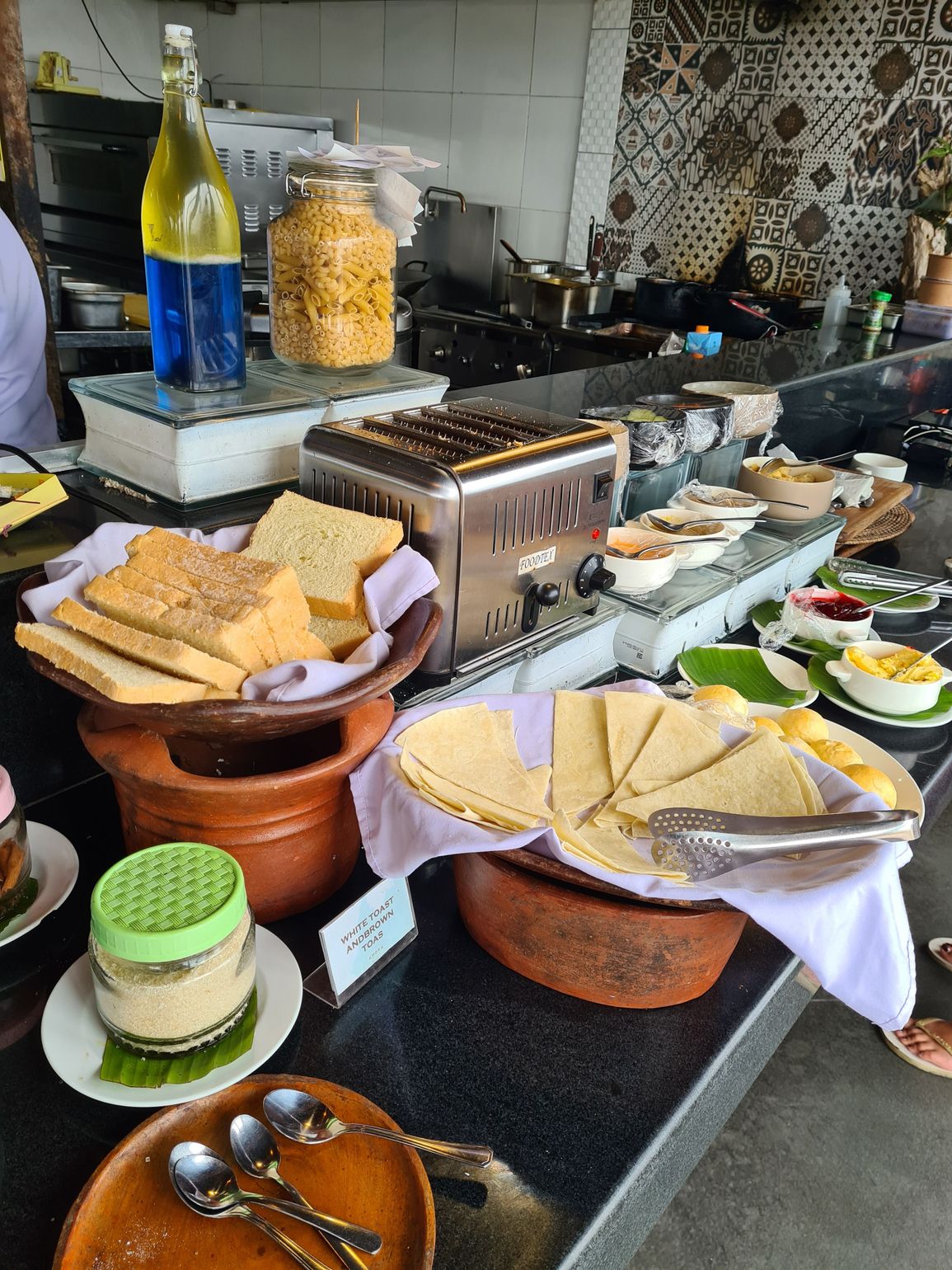 Lekker eten voor en na de mountainbiketocht - Bali, Indonesië - Joker