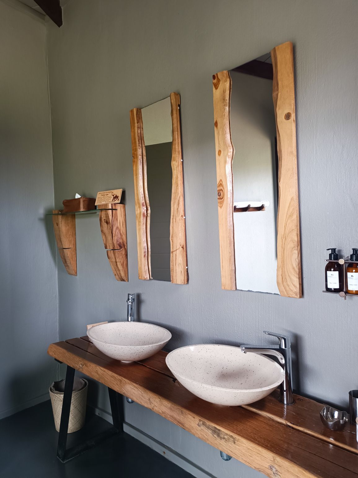 Rhino Ridge Safari Lodge