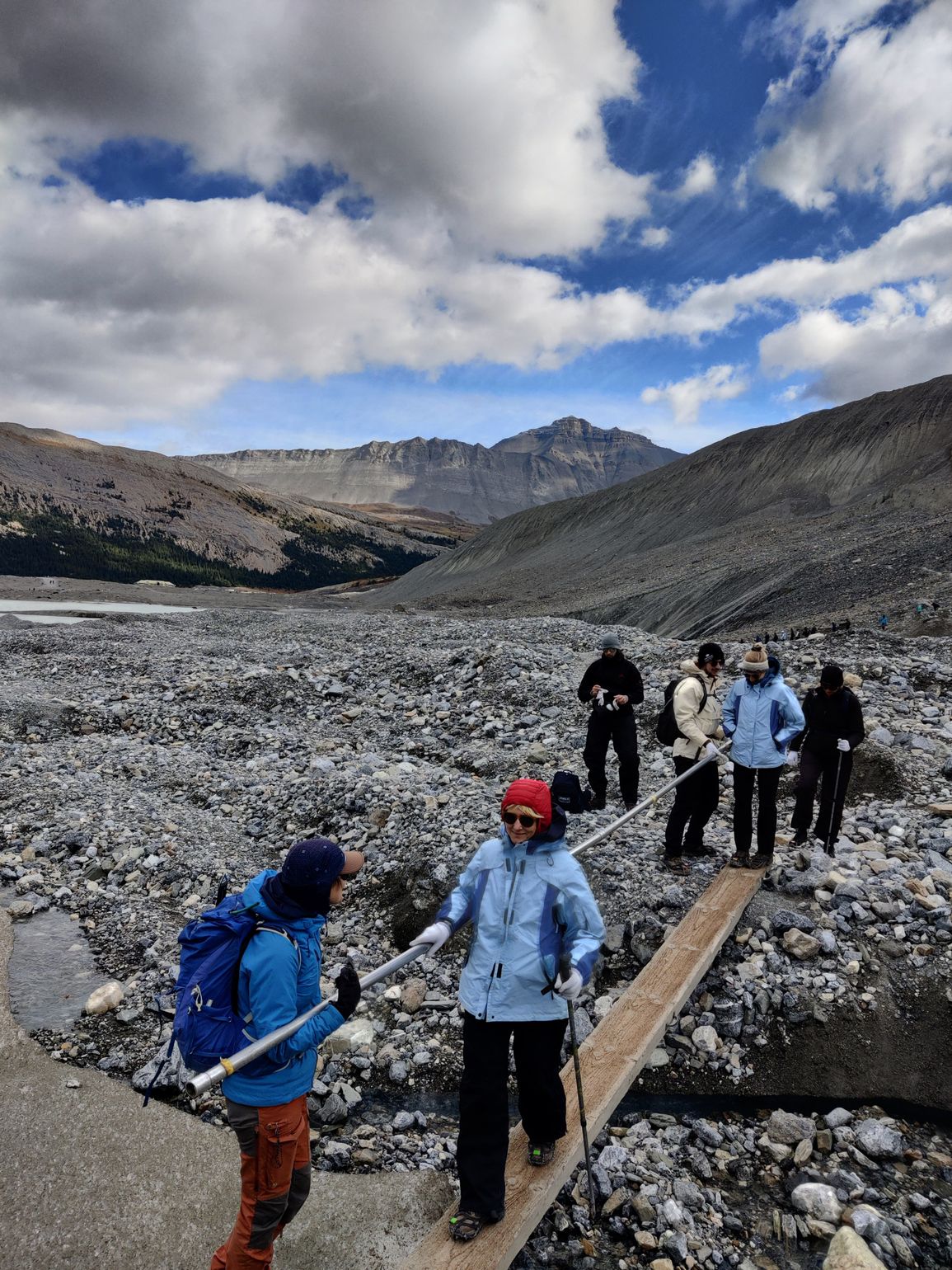 Athabasca glacier wandeling tot aan de gletsjer