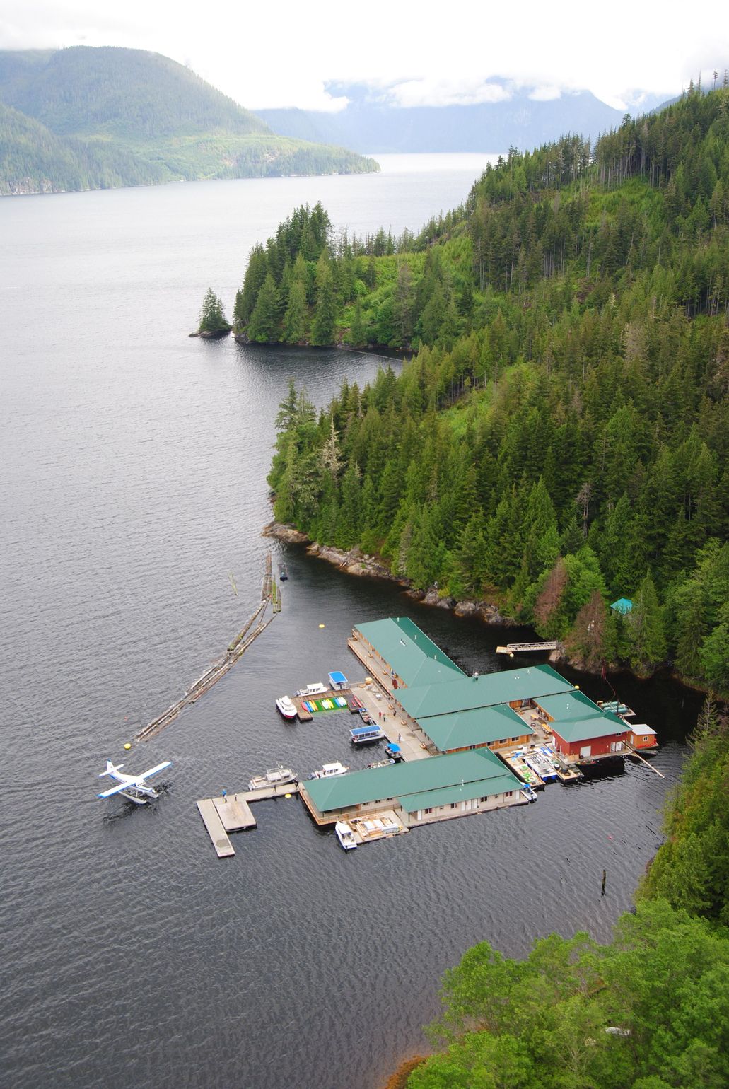 Knight Inlet Lodge - Floating Lodge