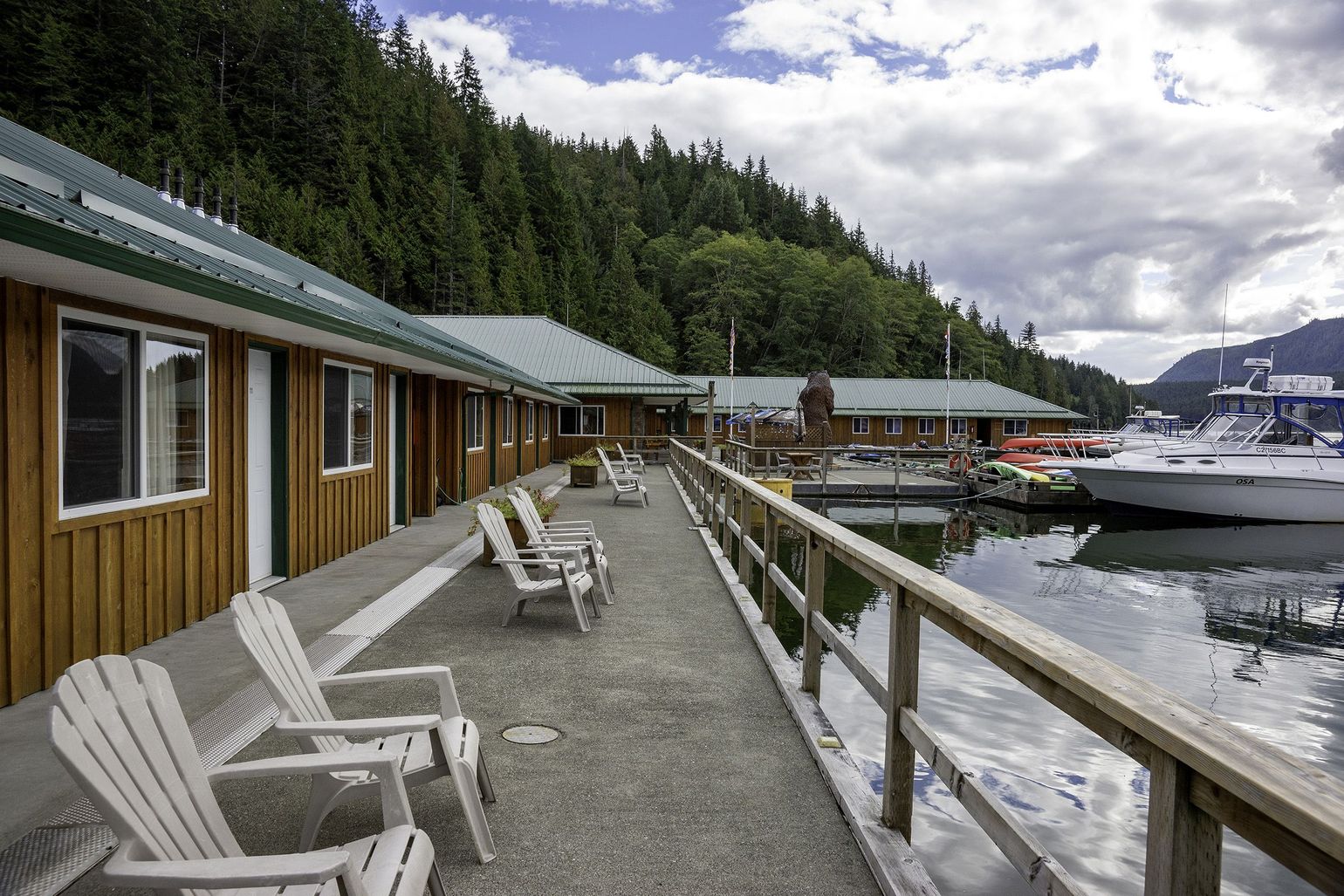 Knight Inlet Lodge - Floating Lodge