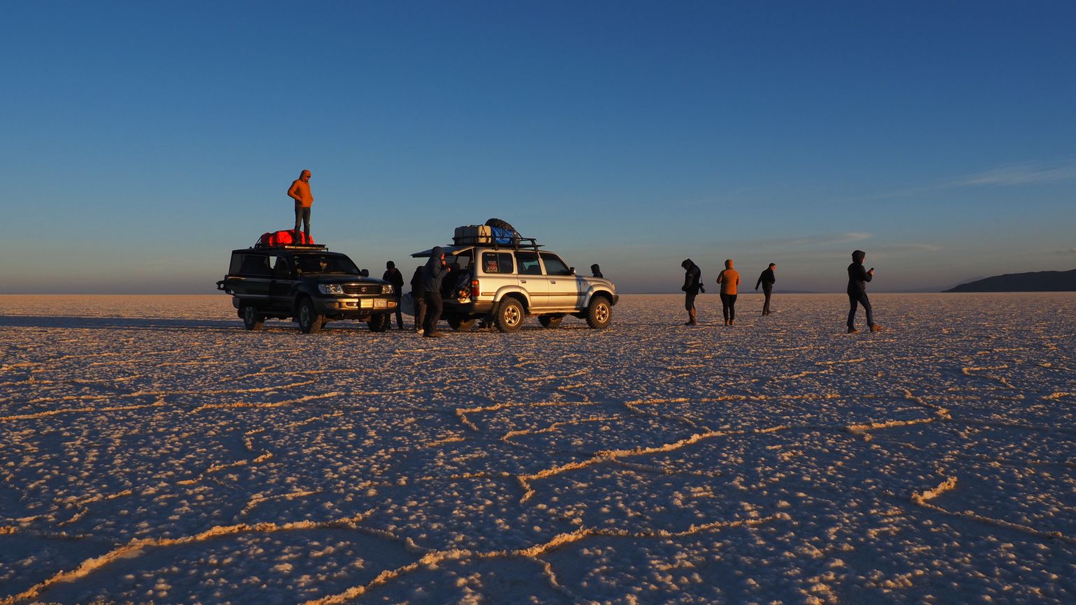 met de jeep op salar de uyuni