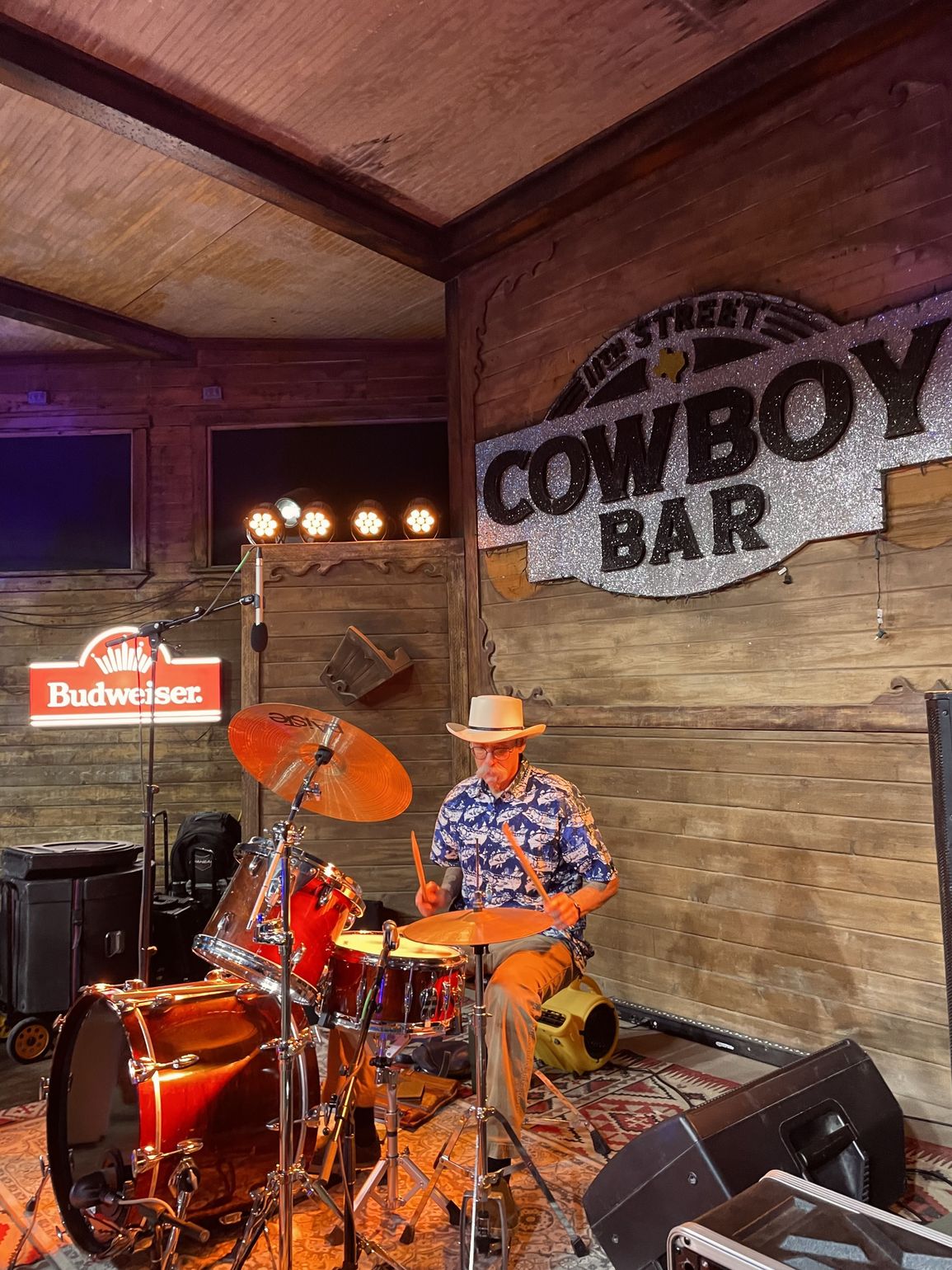 cowboy bar muziek