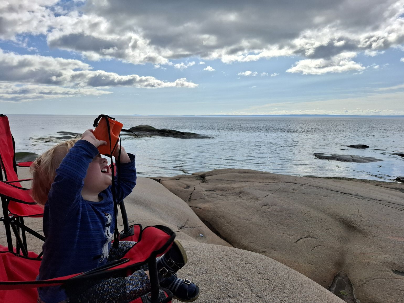 met kinderen walvissen spotten aan saint lawrence rivier canada