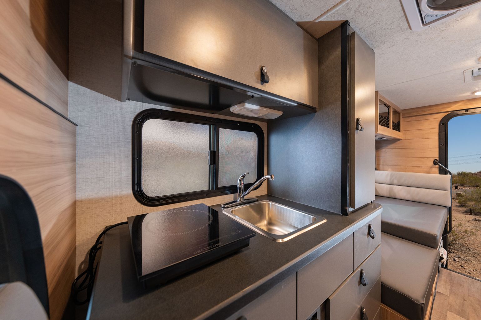 Camper Cruise Canada Cruise America C18