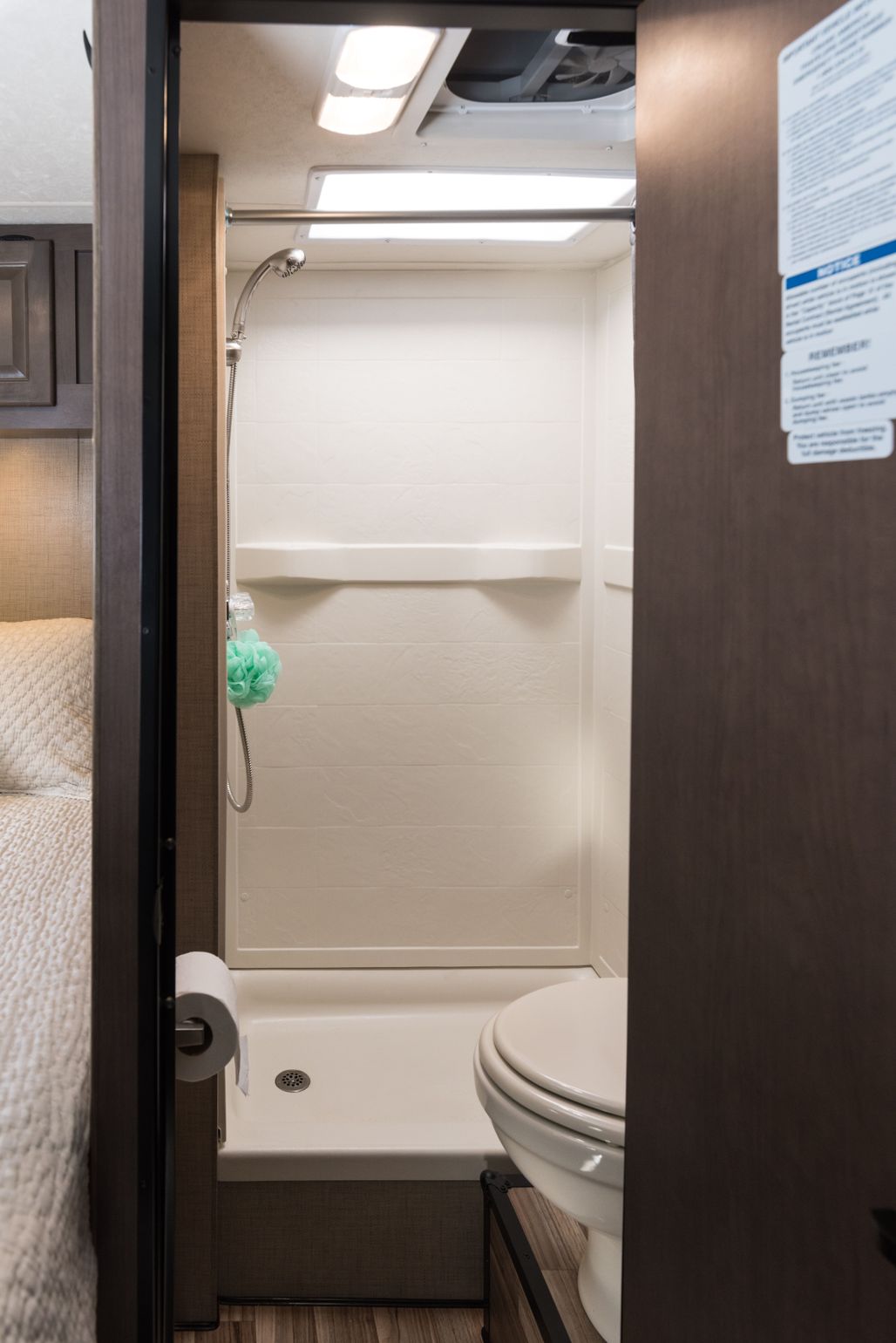 Camper Cruise Canada Cruise America C25