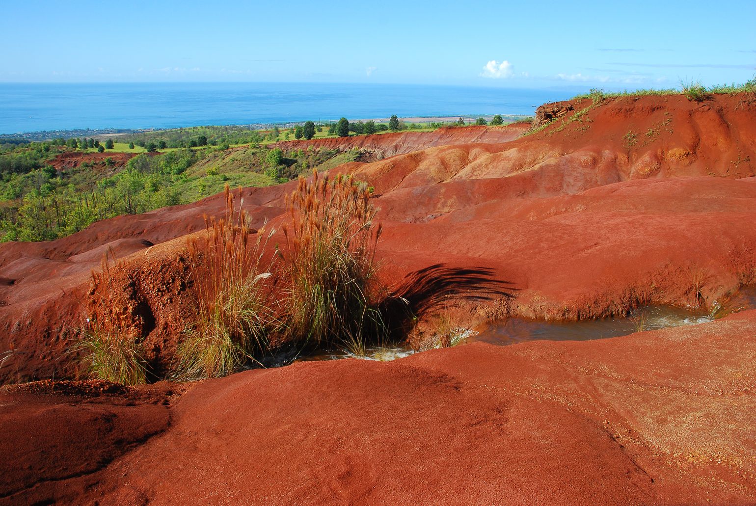 Rode rotsen op Hawaii