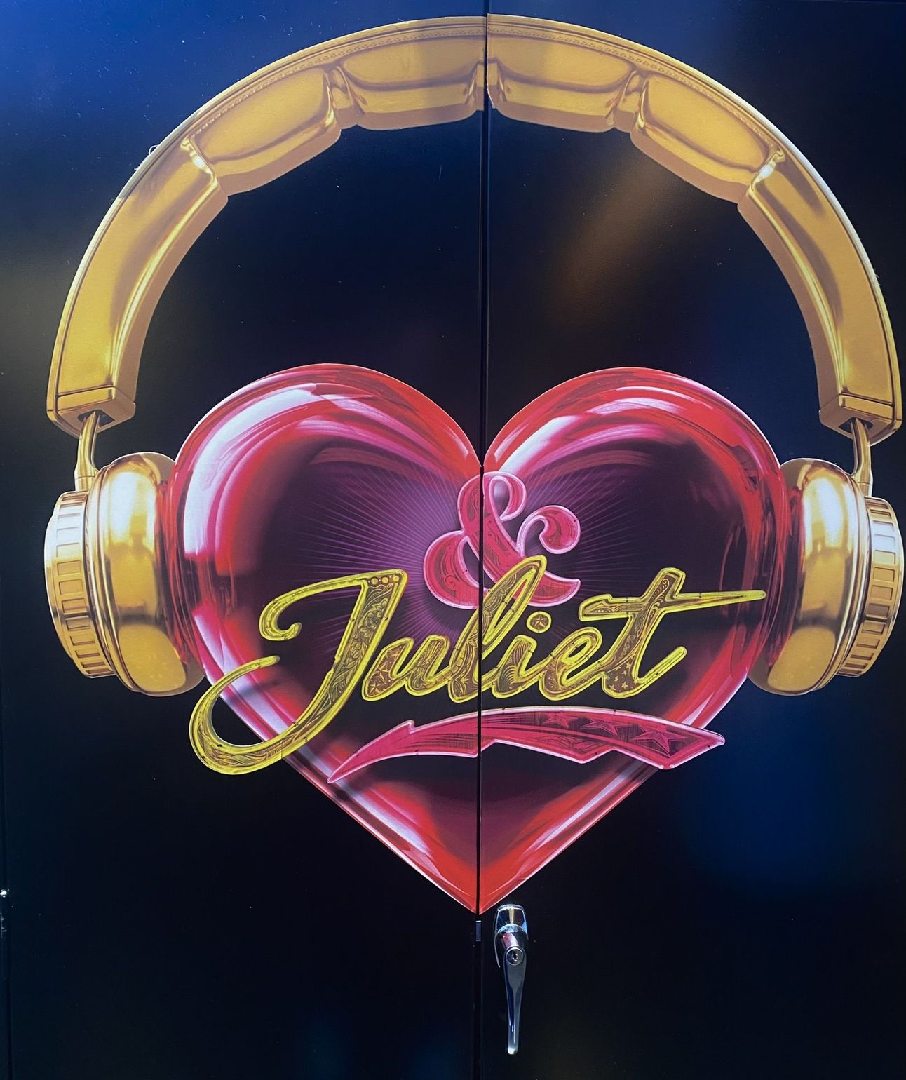 Broadway show &amp;Juliet: ingang met logo