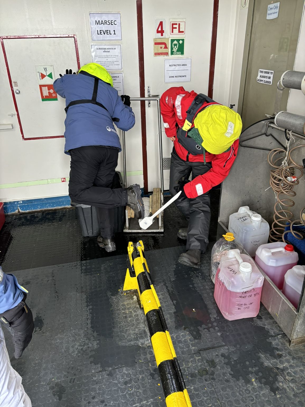 Reinigen van de uitrusting voor en na de expeditie