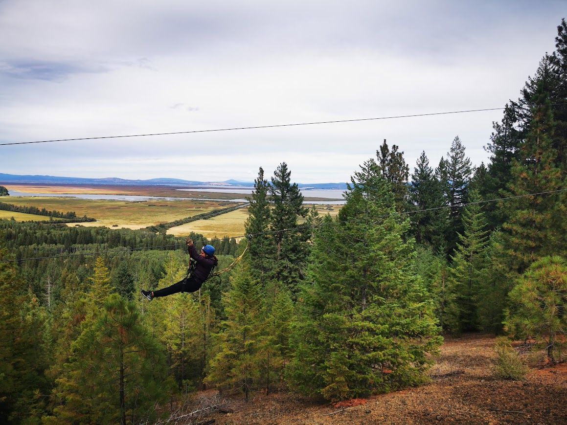 Ziplinen Crater Lake