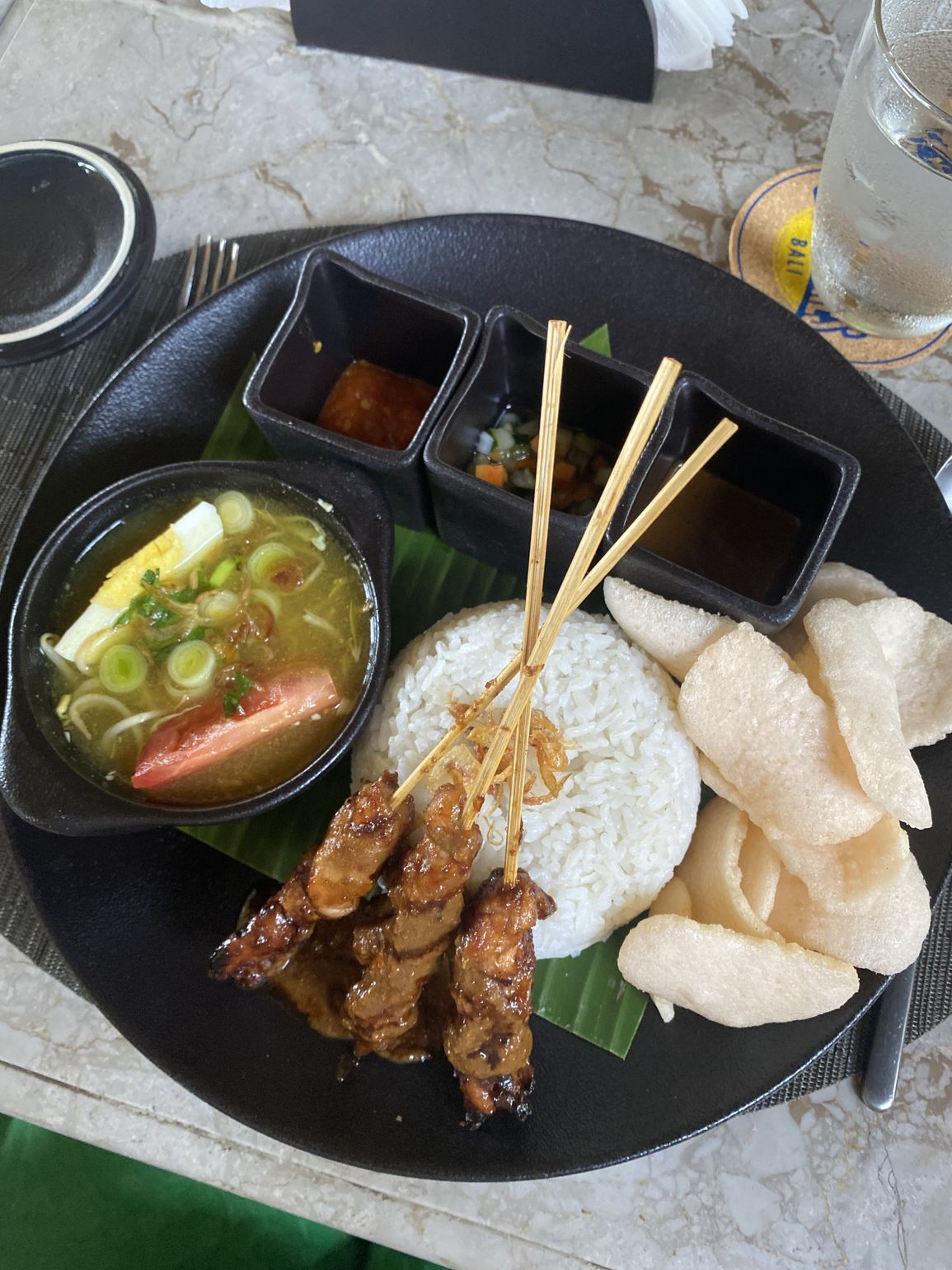 Lekker eten voor en na de mountainbiketocht - Bali, Indonesië - Joker