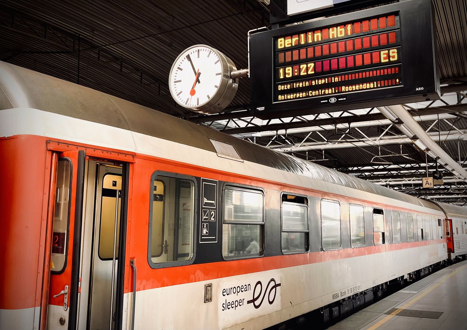 Nachttrein in station