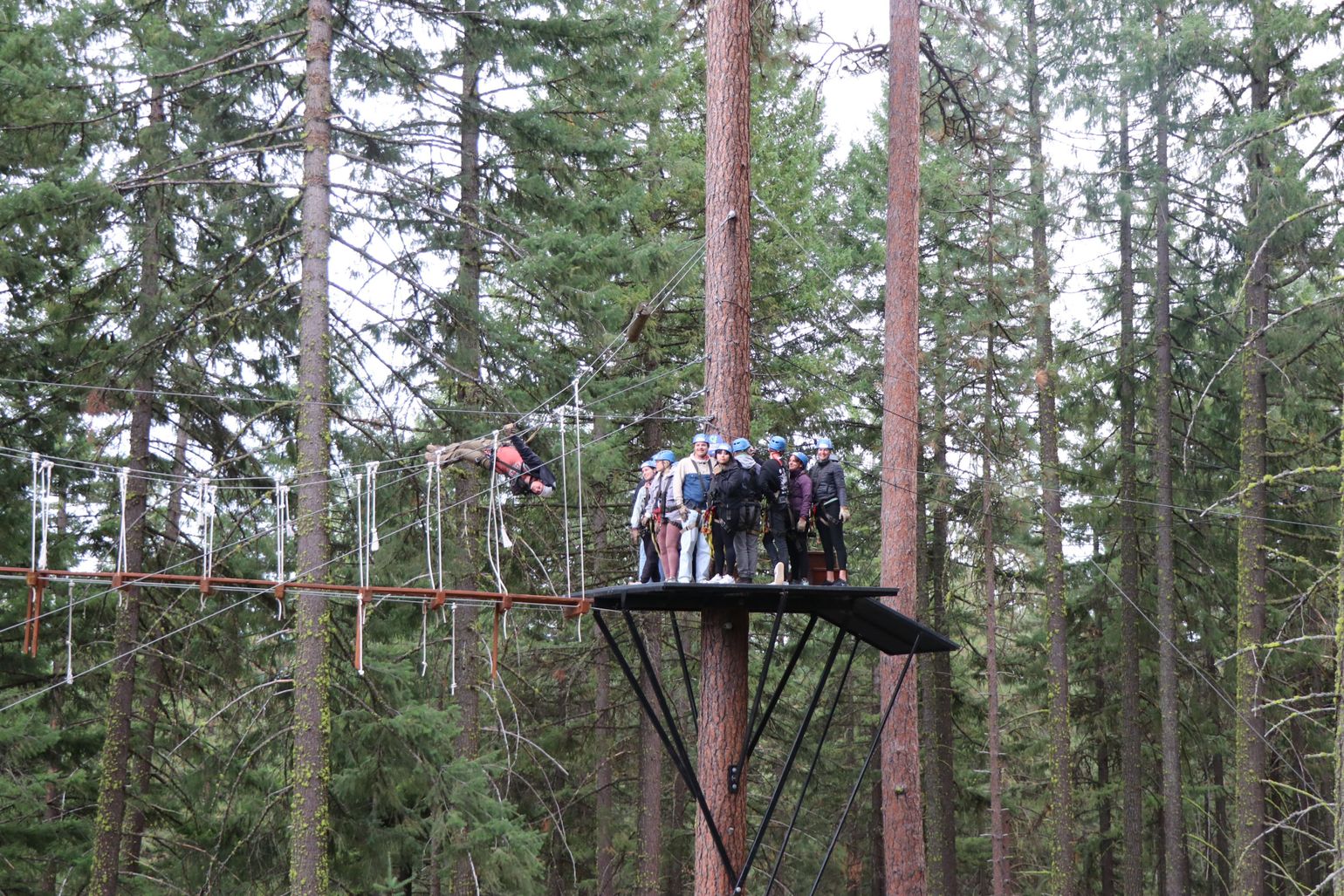 Ziplinen Crater Lake
