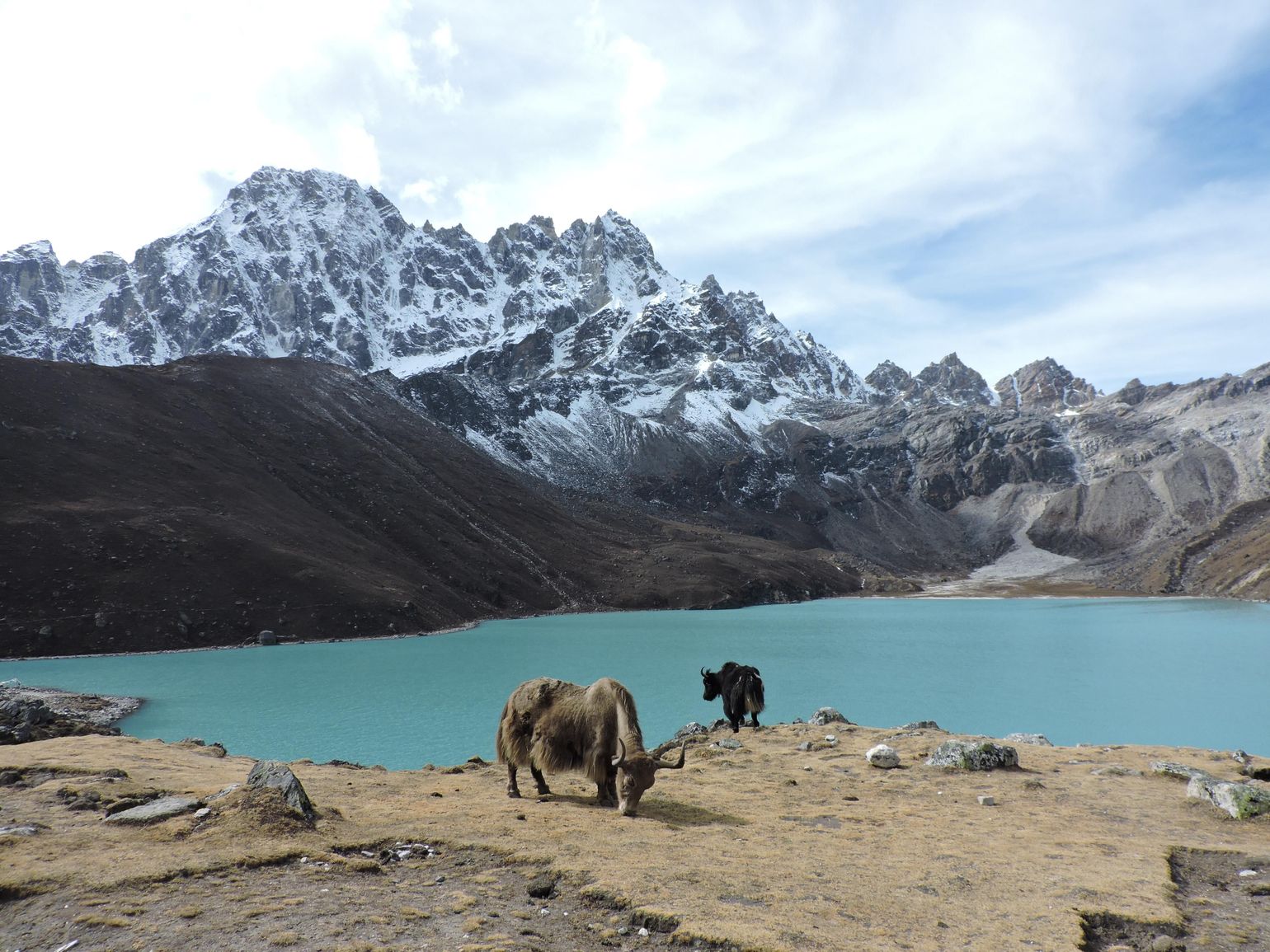 Bergmeer in de Himalaya in Nepal