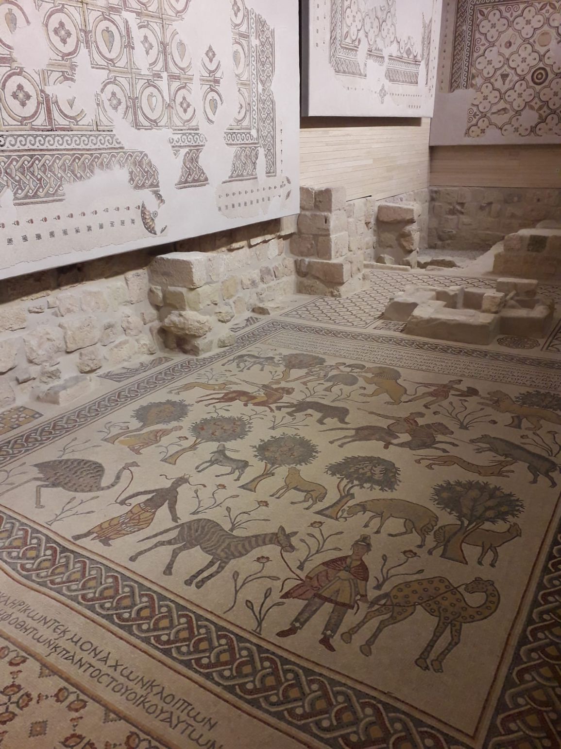 mozaik in kerk op mount nebo