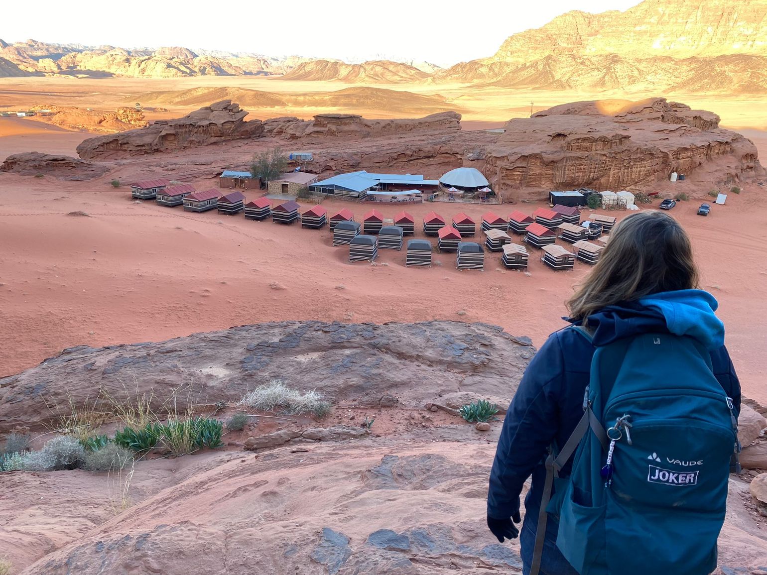Uitzicht op basic tentenkamp wadi rum