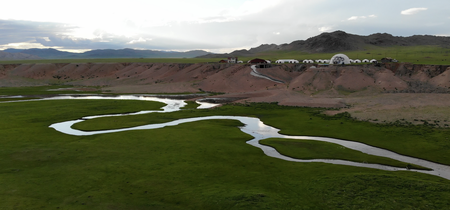 uitzicht op Viavia Harganat en de rivier