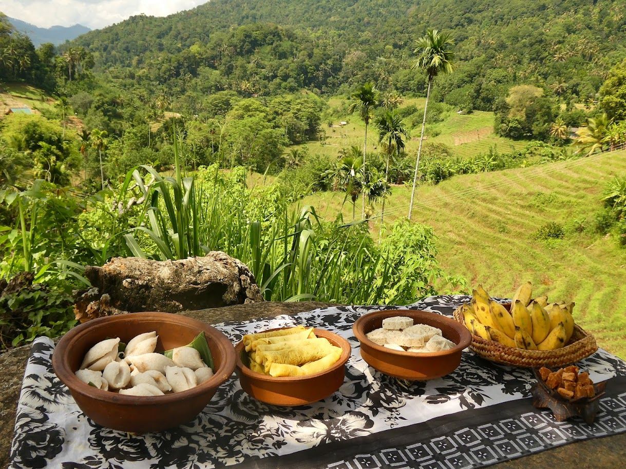 lunch in de knuckles mountains