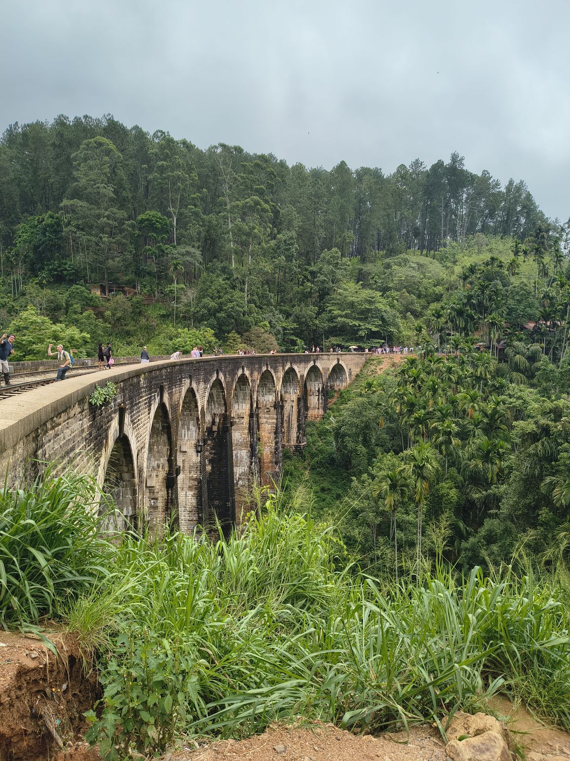 uitzicht over nine arches bridge sri lanka