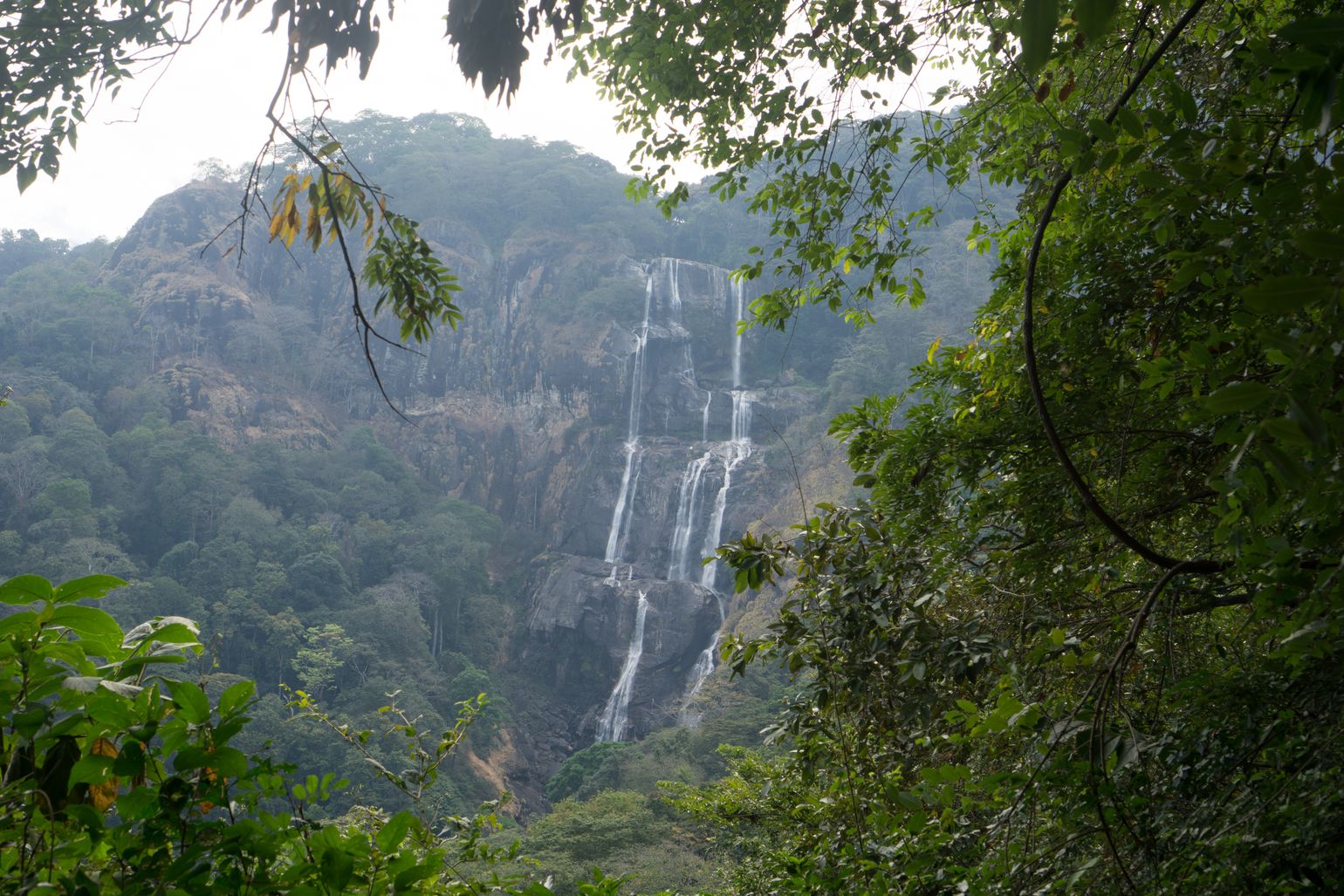 Sanjewatervallen Udzungwa ver