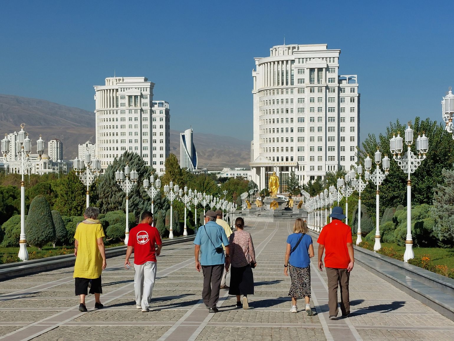 groep in ashgabat de witte stad