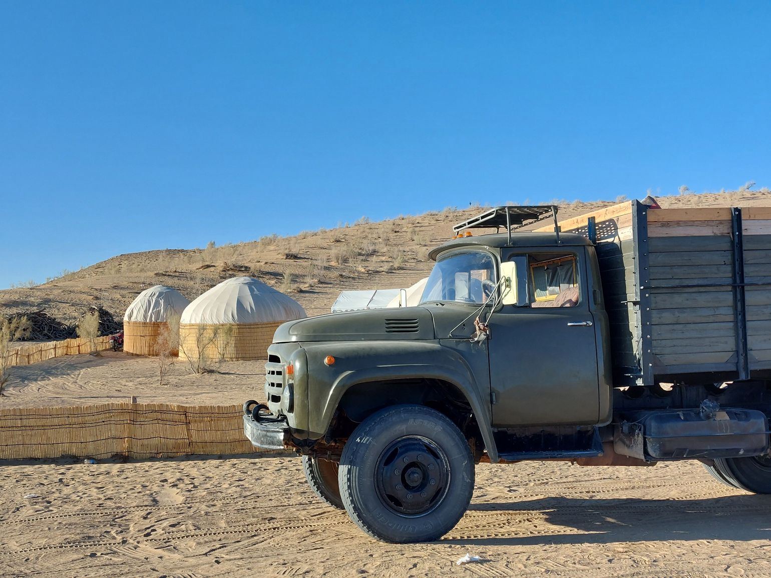 yurts aan darvaza krater