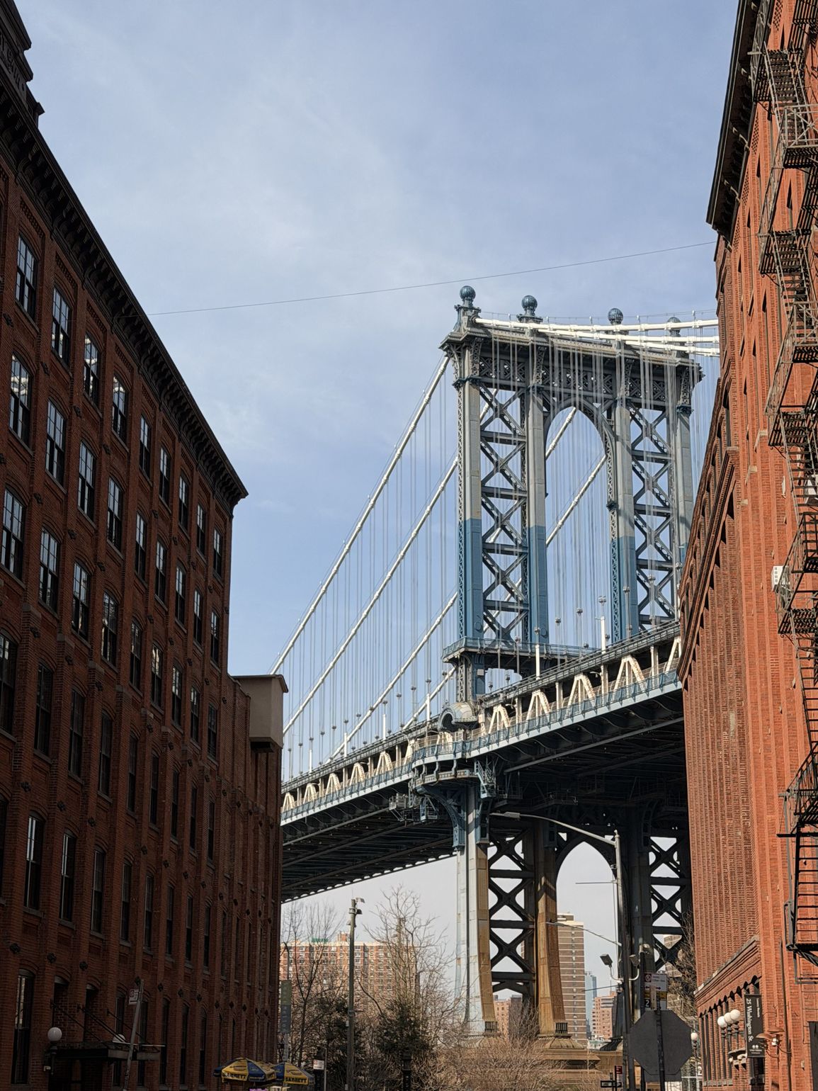 Biking Tour Brooklyn Bridge ander perspectief op brug