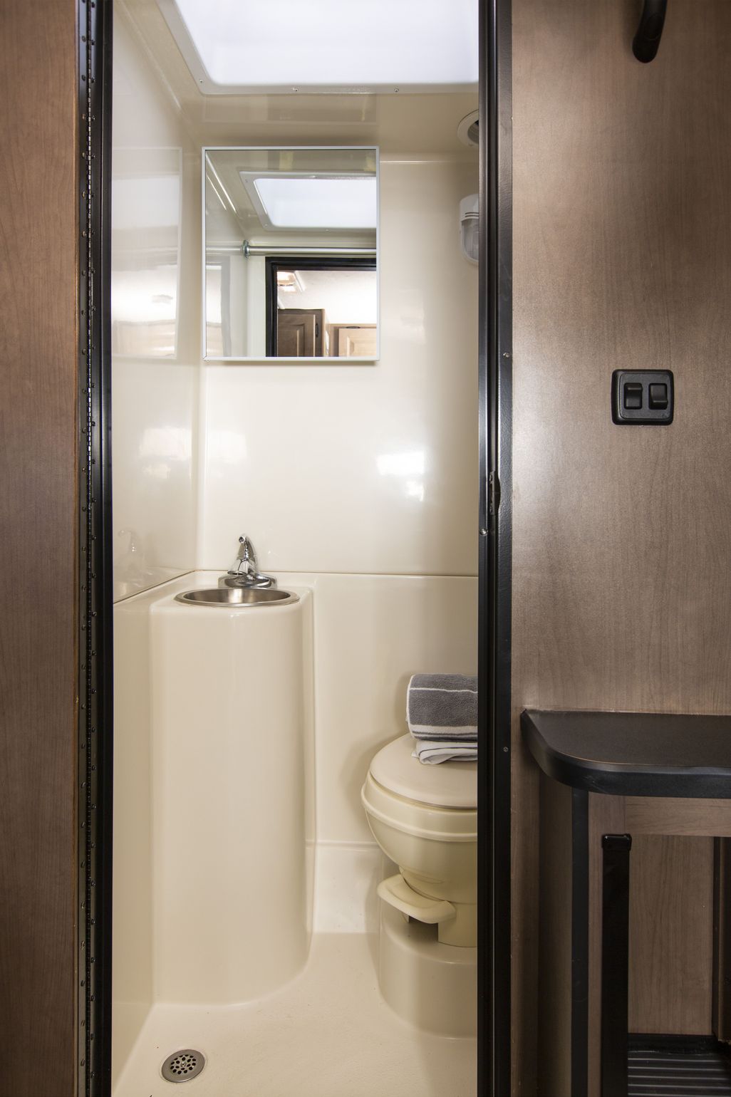 Camper Cruise Canada Cruise America C21