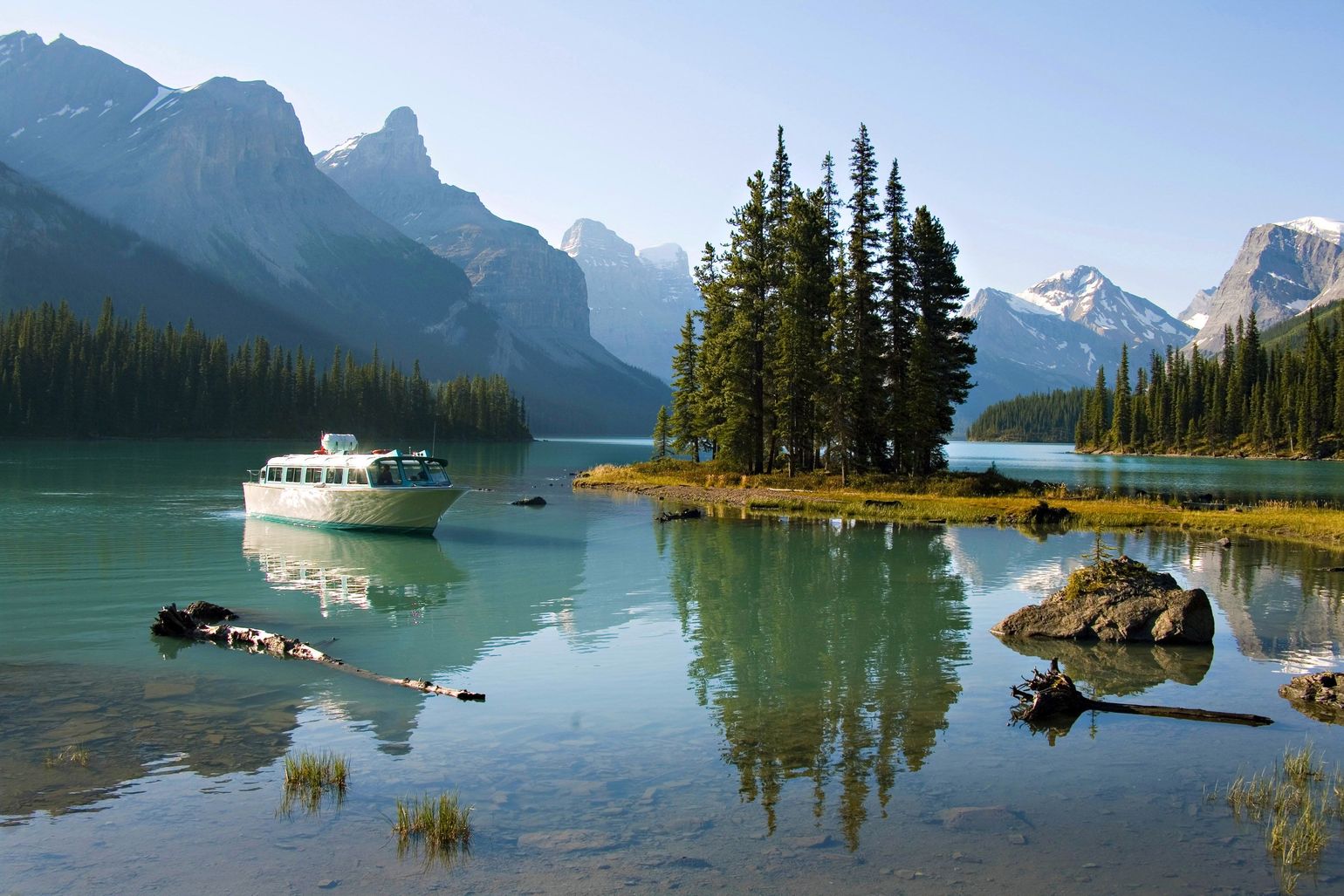 Spirit Island op Maligne Lake