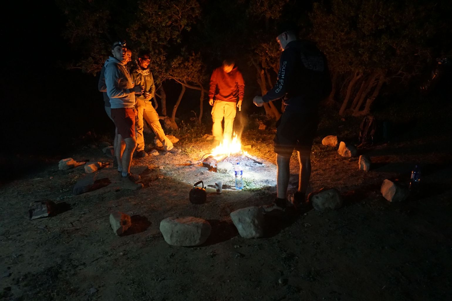 Chillen bij het kampvuur