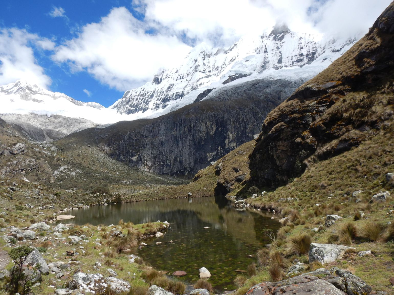 Laguna 69 uitzicht op de bergen