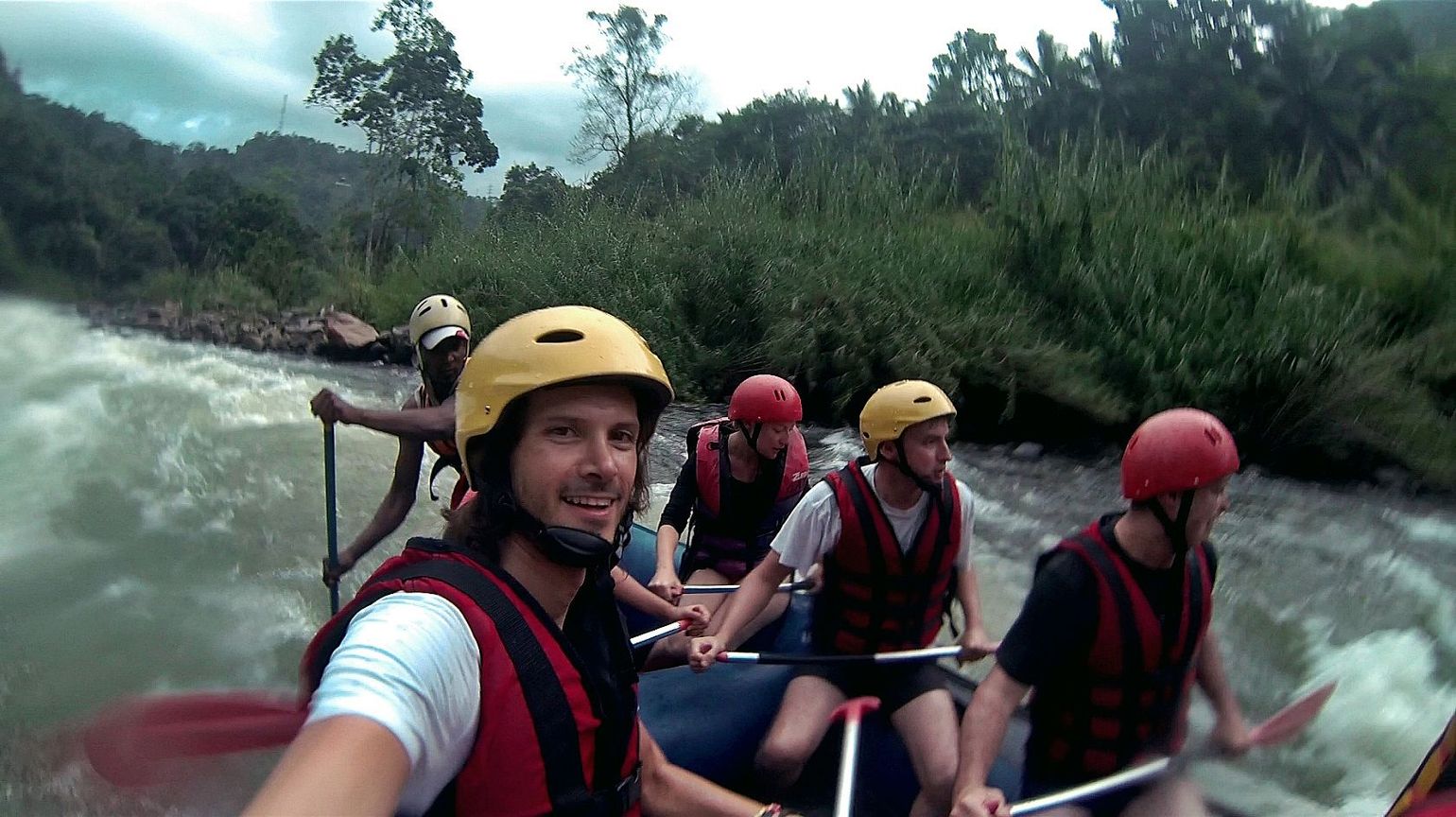 rafting canyoning sri lanka kelani rivier kitulgala jungle action adrenaline